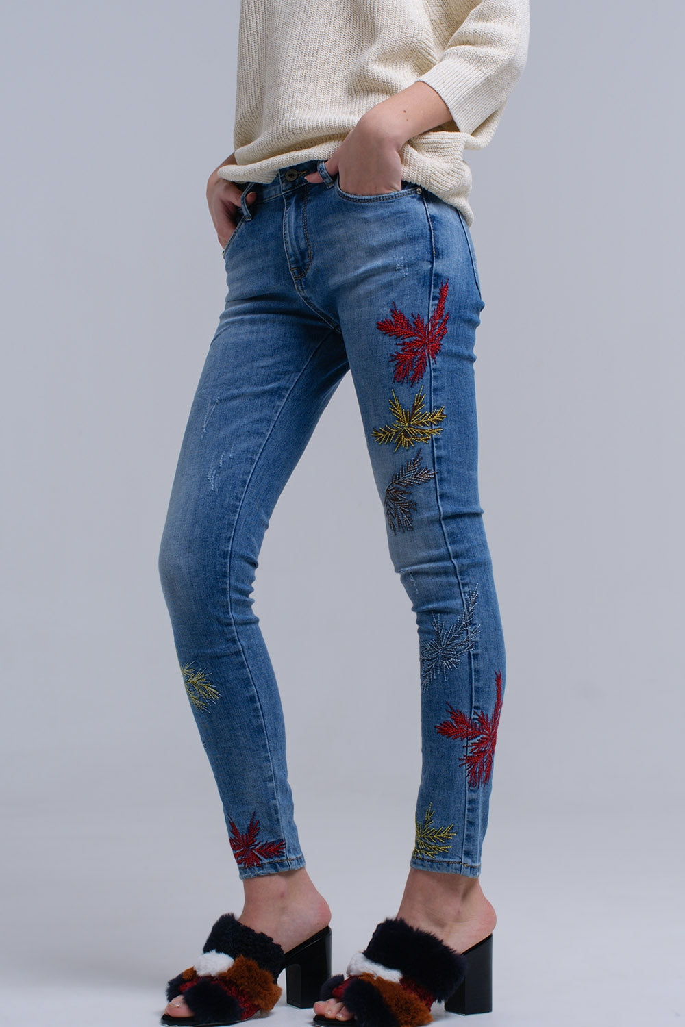 Calças skinny bordadas