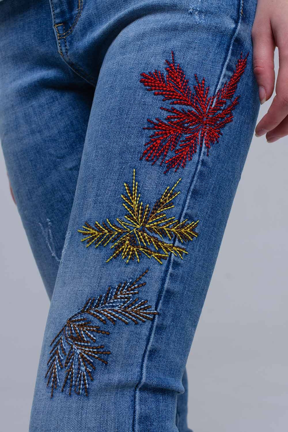 Calças skinny bordadas