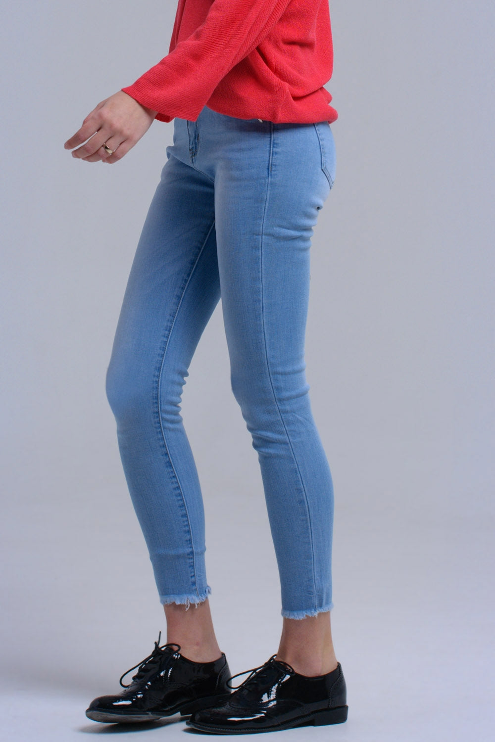 Calça skinny azul claro com franjas