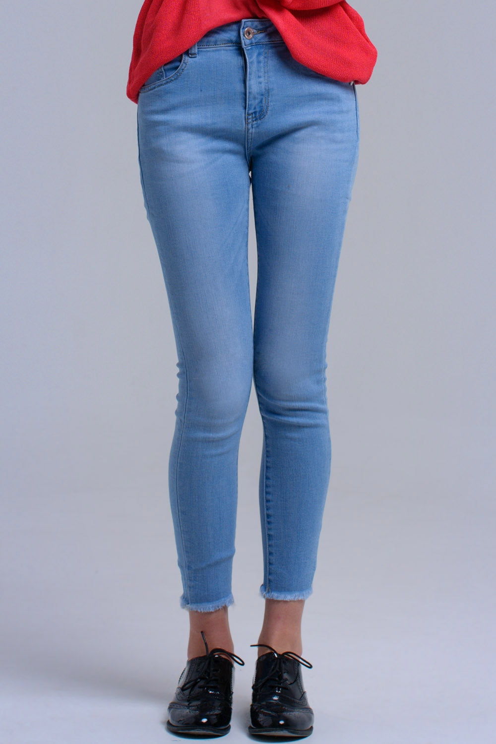 Calça skinny azul claro com franjas