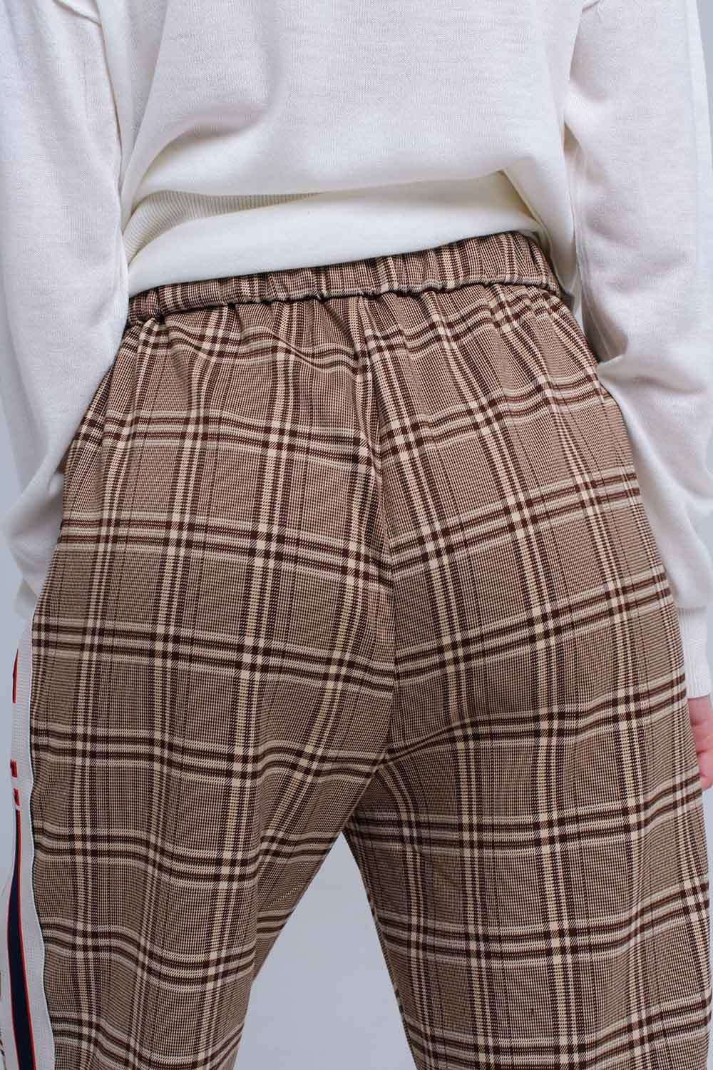 Calças de padrão tartan marrom