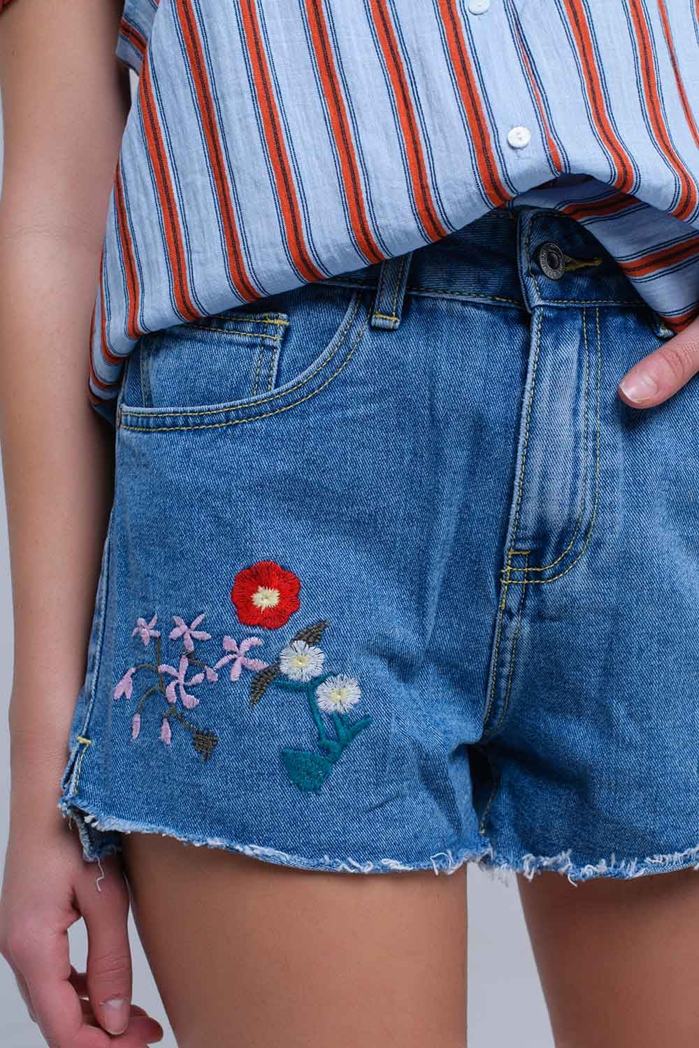 Calções de ganga mid wash azul com desenho floral
