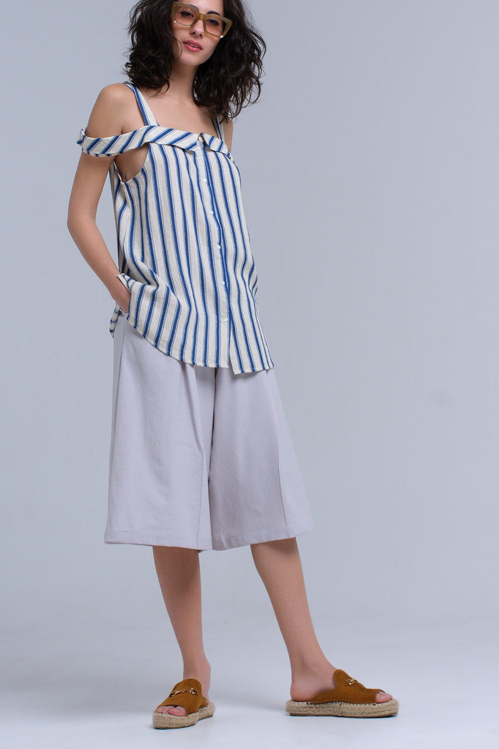 Top creme com listras azul