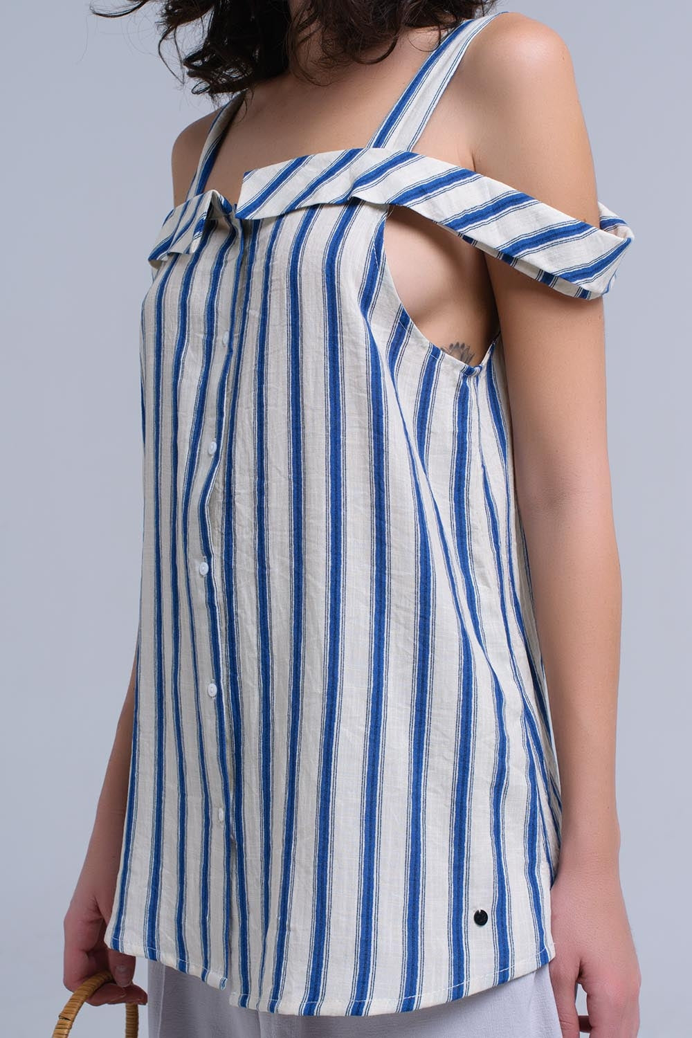Top creme com listras azul