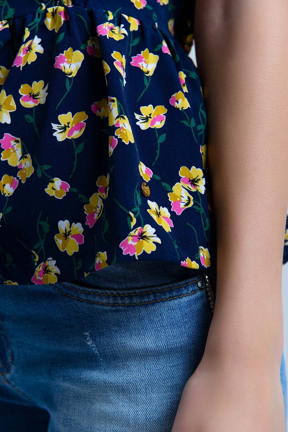 Camisa cruzada da marinha com babados