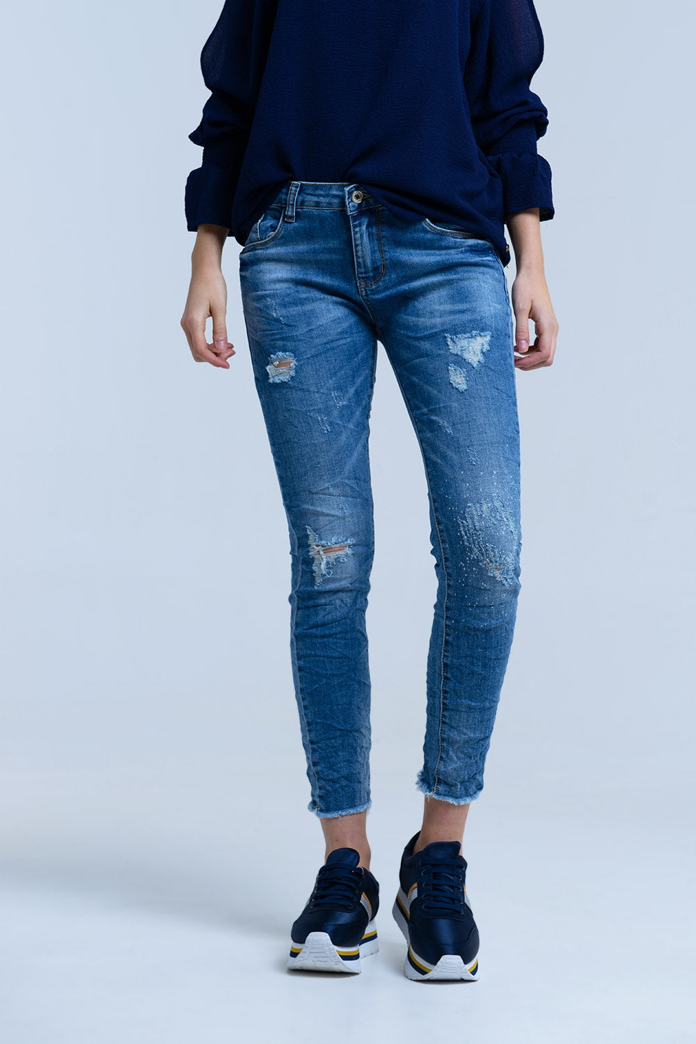 Jeans com detalhes de rips
