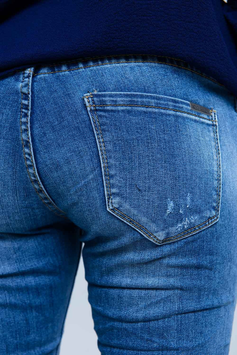 Jeans com detalhes de rips