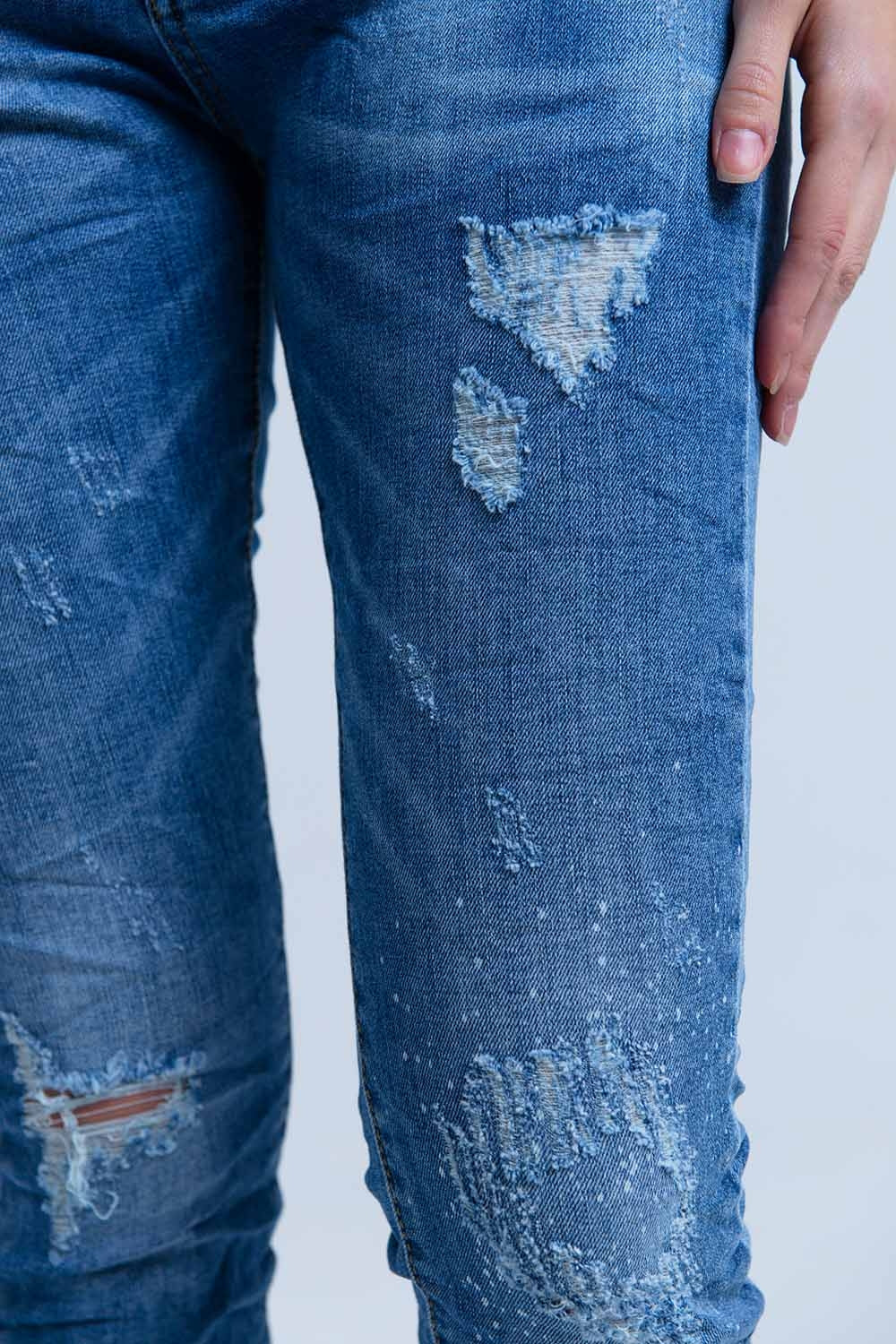 Jeans com detalhes de rips