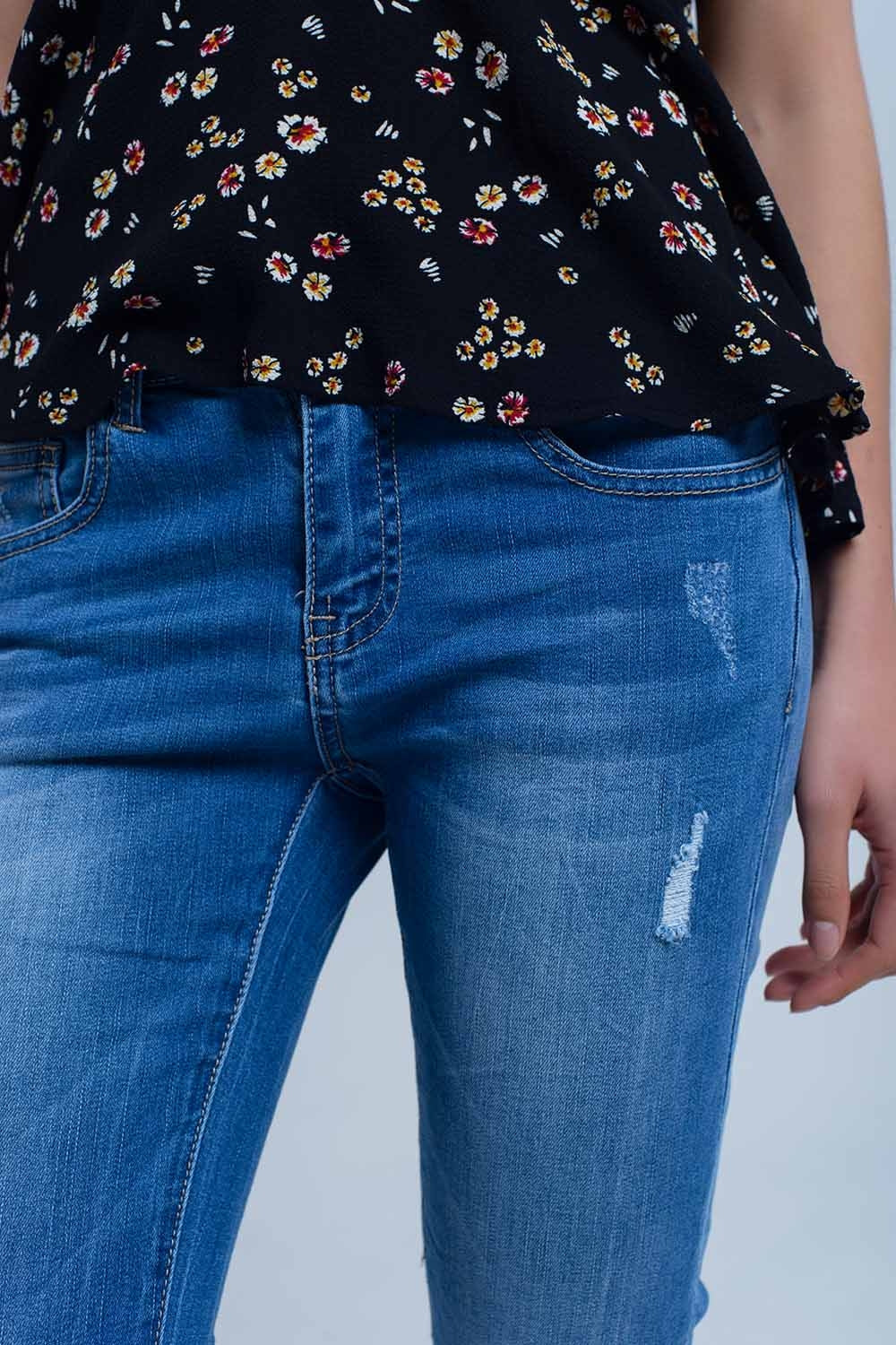 Calças jeans magras com joelho rasgado