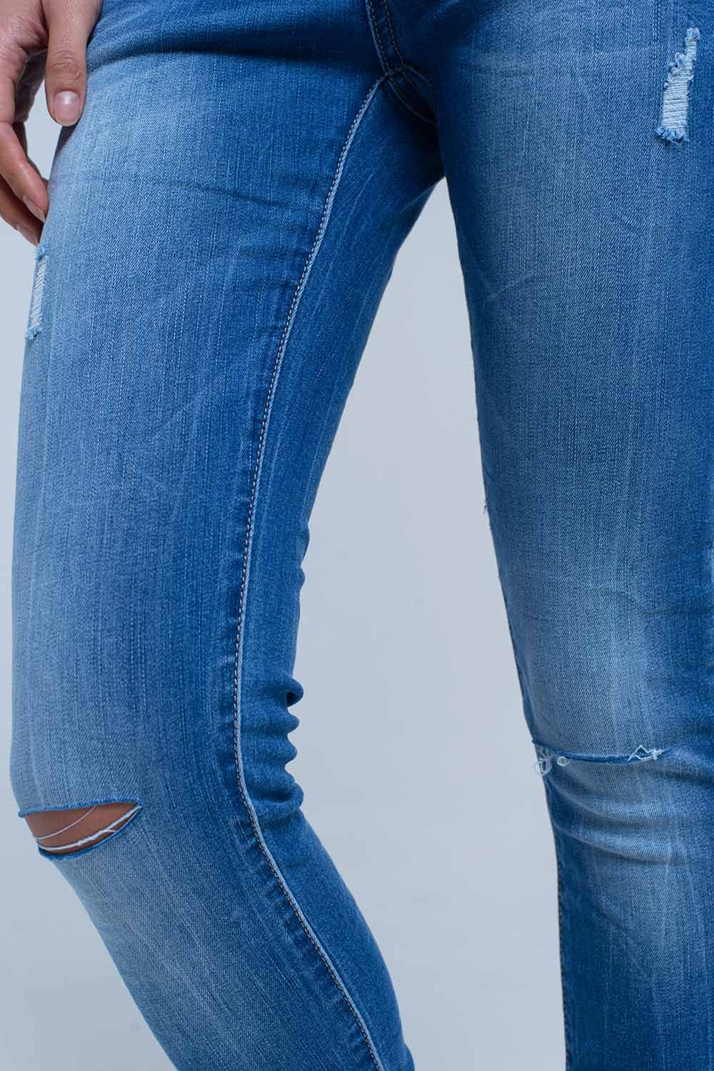 Calças jeans magras com joelho rasgado