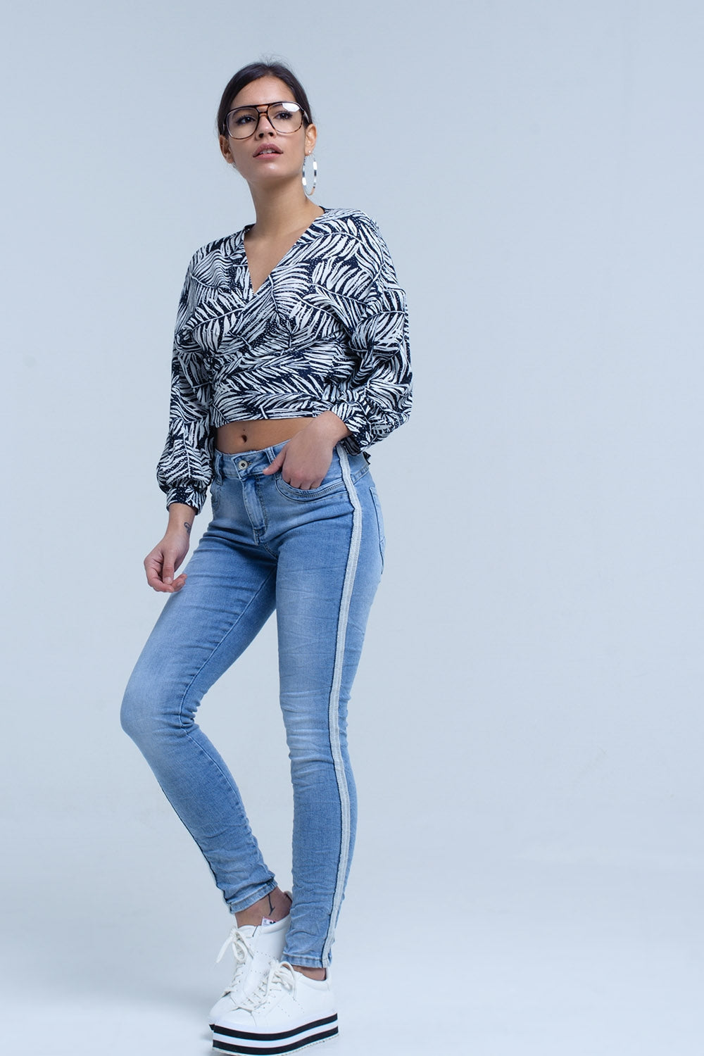 Blusa de mergulho da marinha com folha de impressão