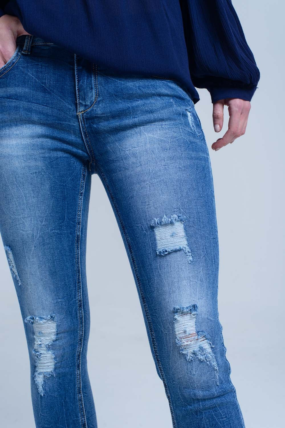 Jean skinny rasgado afligido