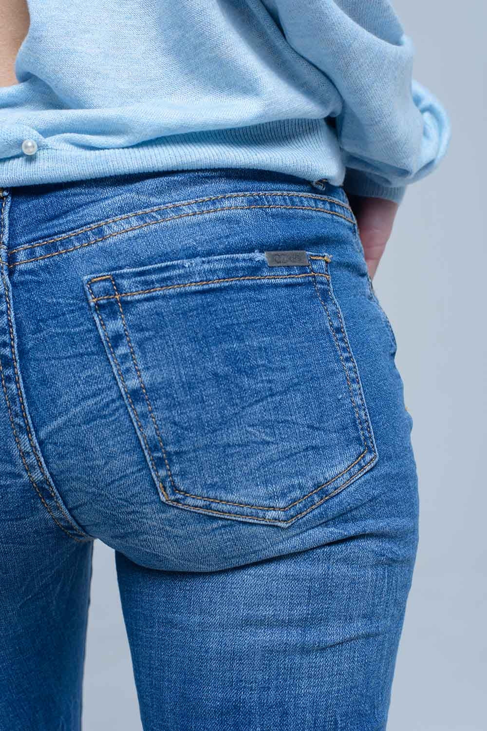 Jeans de tornozelo com rip e reparo