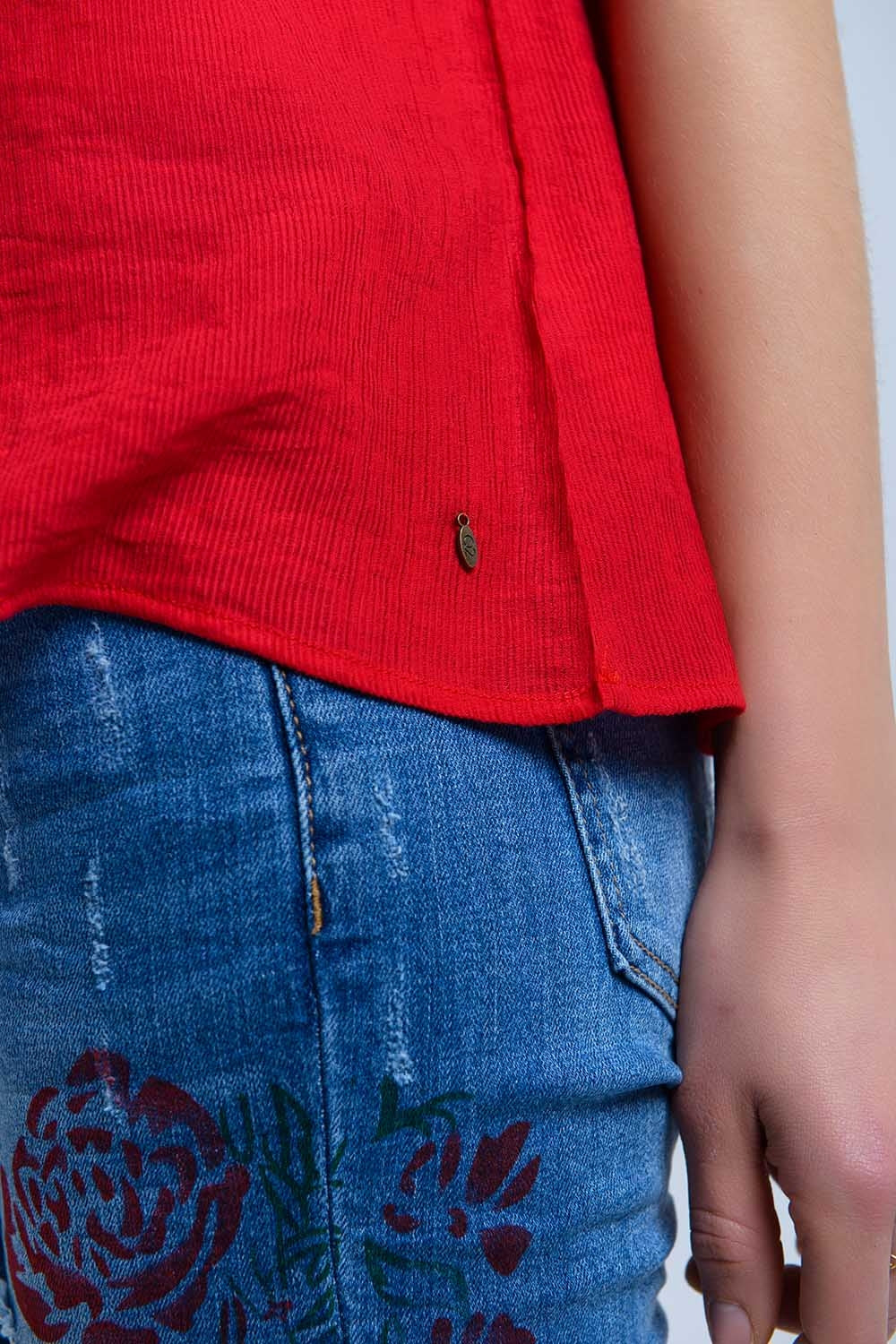 Calças jeans magras com flores pintadas