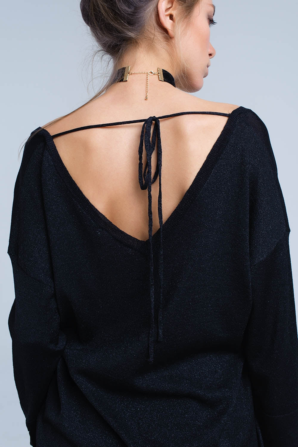 Camisola de malha preta com detalhe em ouro lurex