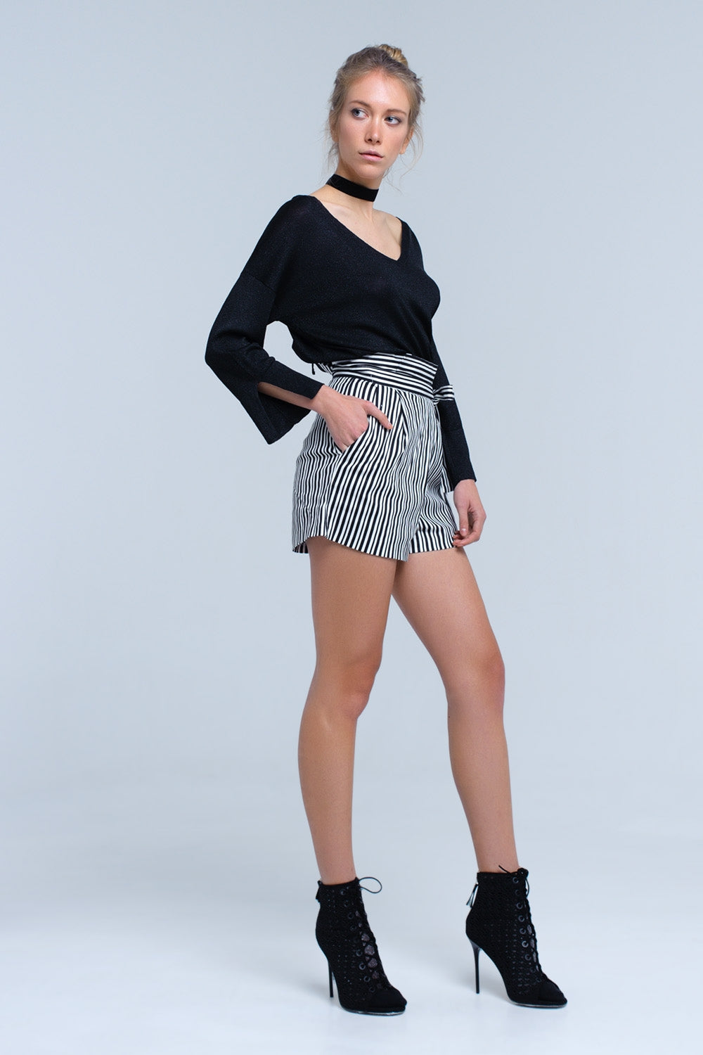 Camisola de malha preta com detalhe em ouro lurex