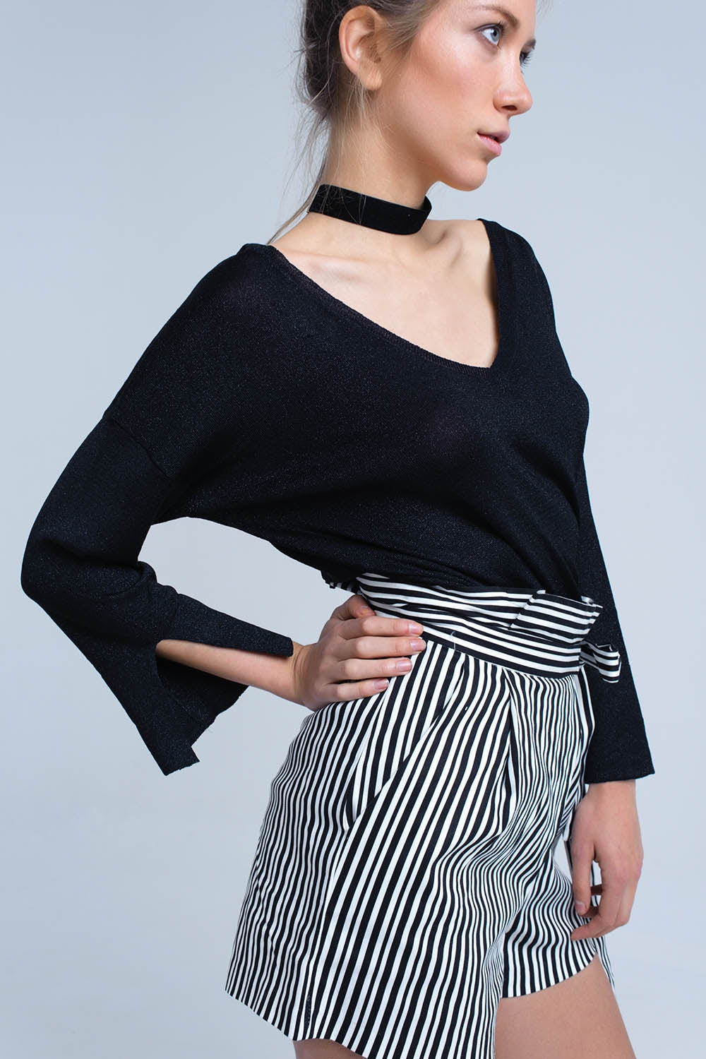 Camisola de malha preta com detalhe em ouro lurex