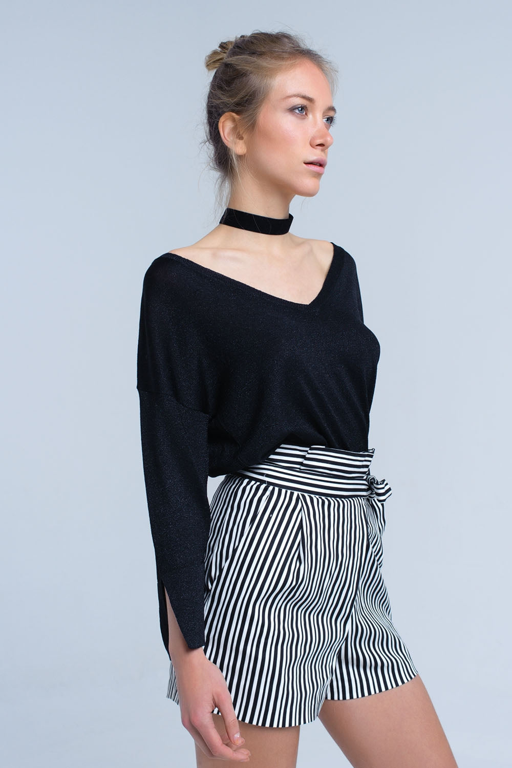 Camisola de malha preta com detalhe em ouro lurex