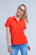 Camisa vermelha com bordado de coração