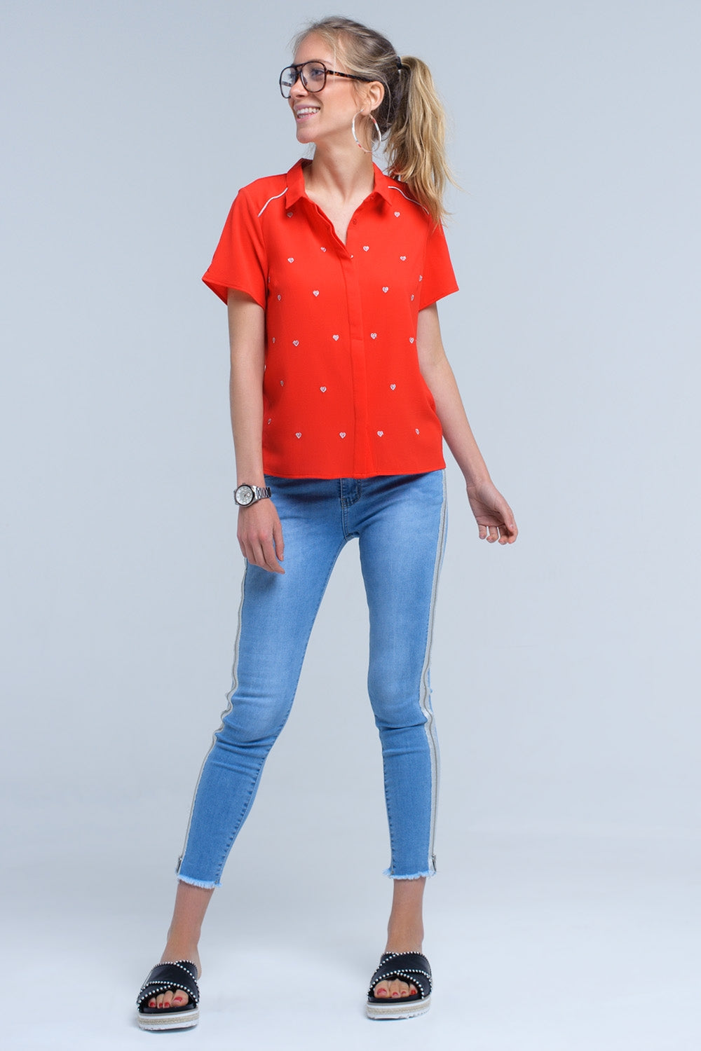 Camisa vermelha com bordado de coração