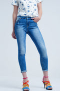 jeans skinny com cores e rugas gastas