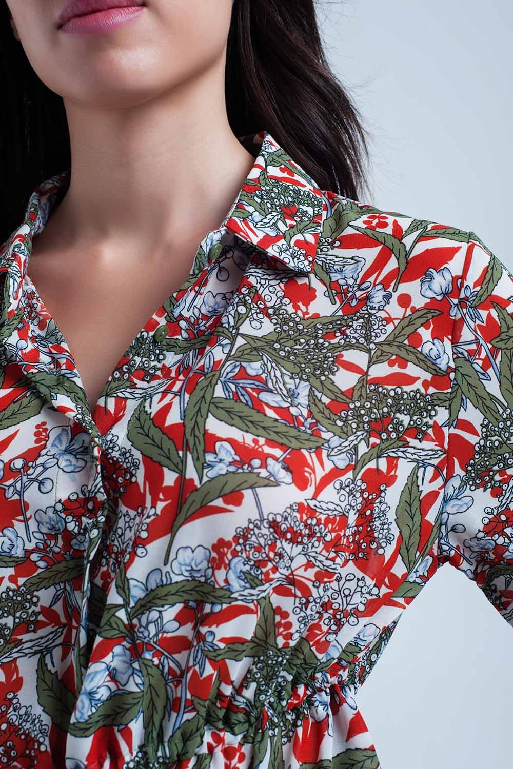 Camisa vermelha com folha e flor print