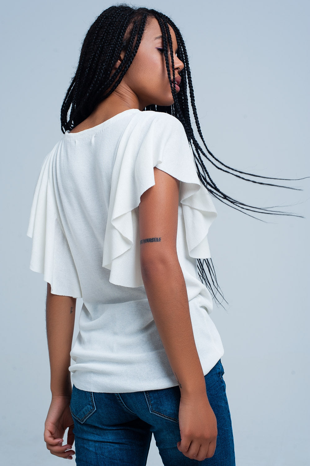 Camisola branca com detalhe de babados