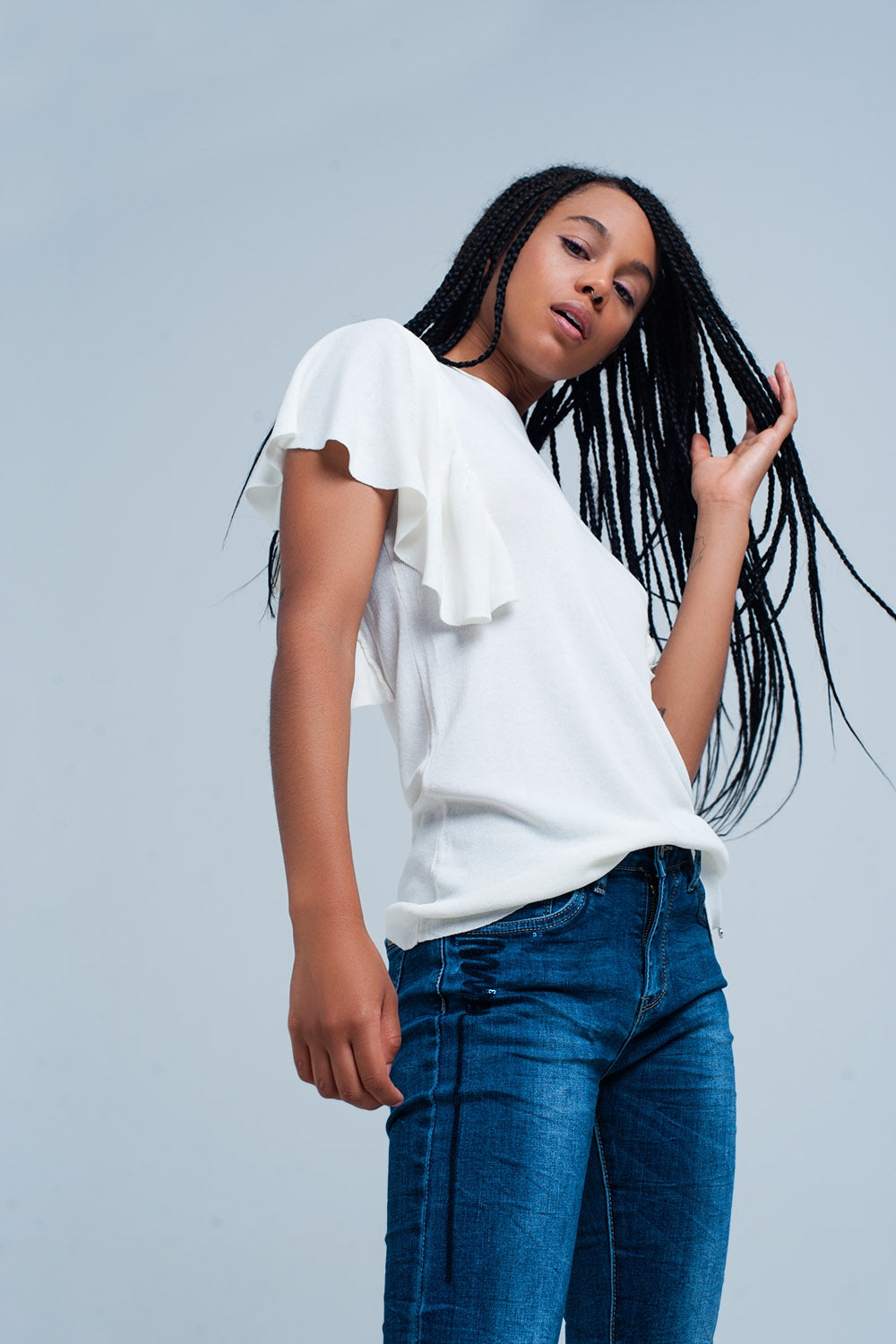 Camisola branca com detalhe de babados