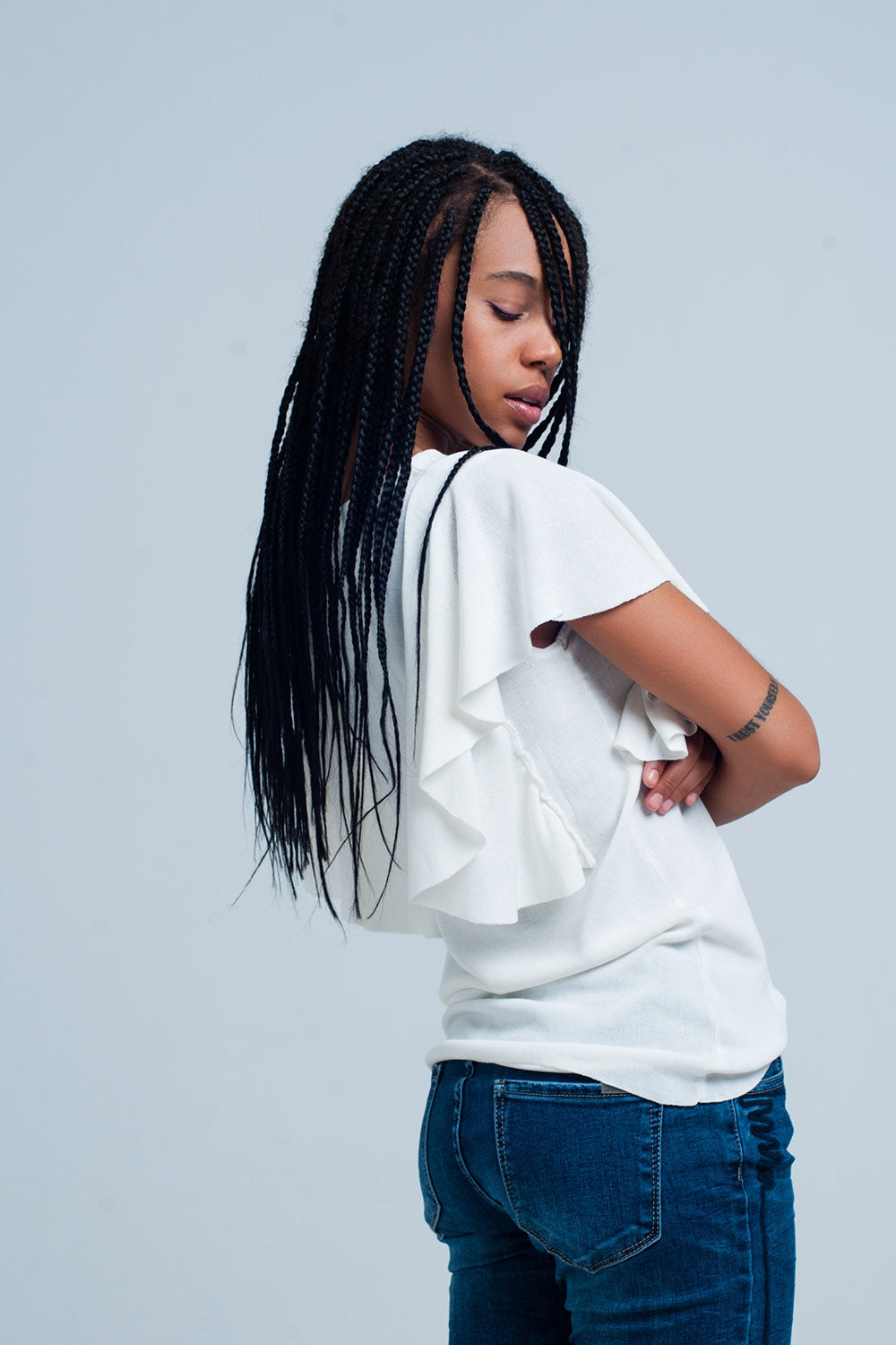 Camisola branca com detalhe de babados