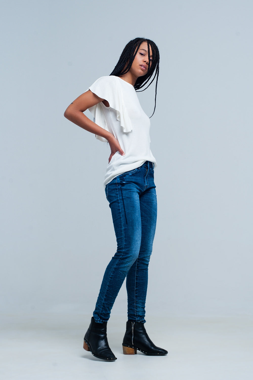 Camisola branca com detalhe de babados