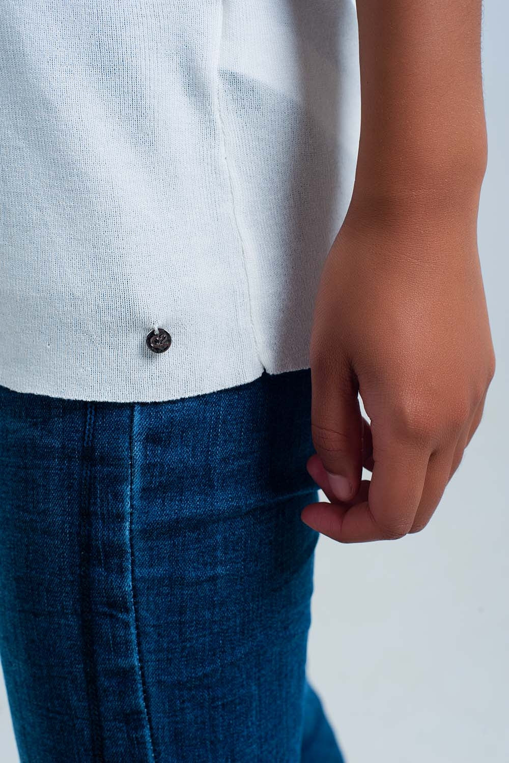 Camisola branca com detalhe de babados