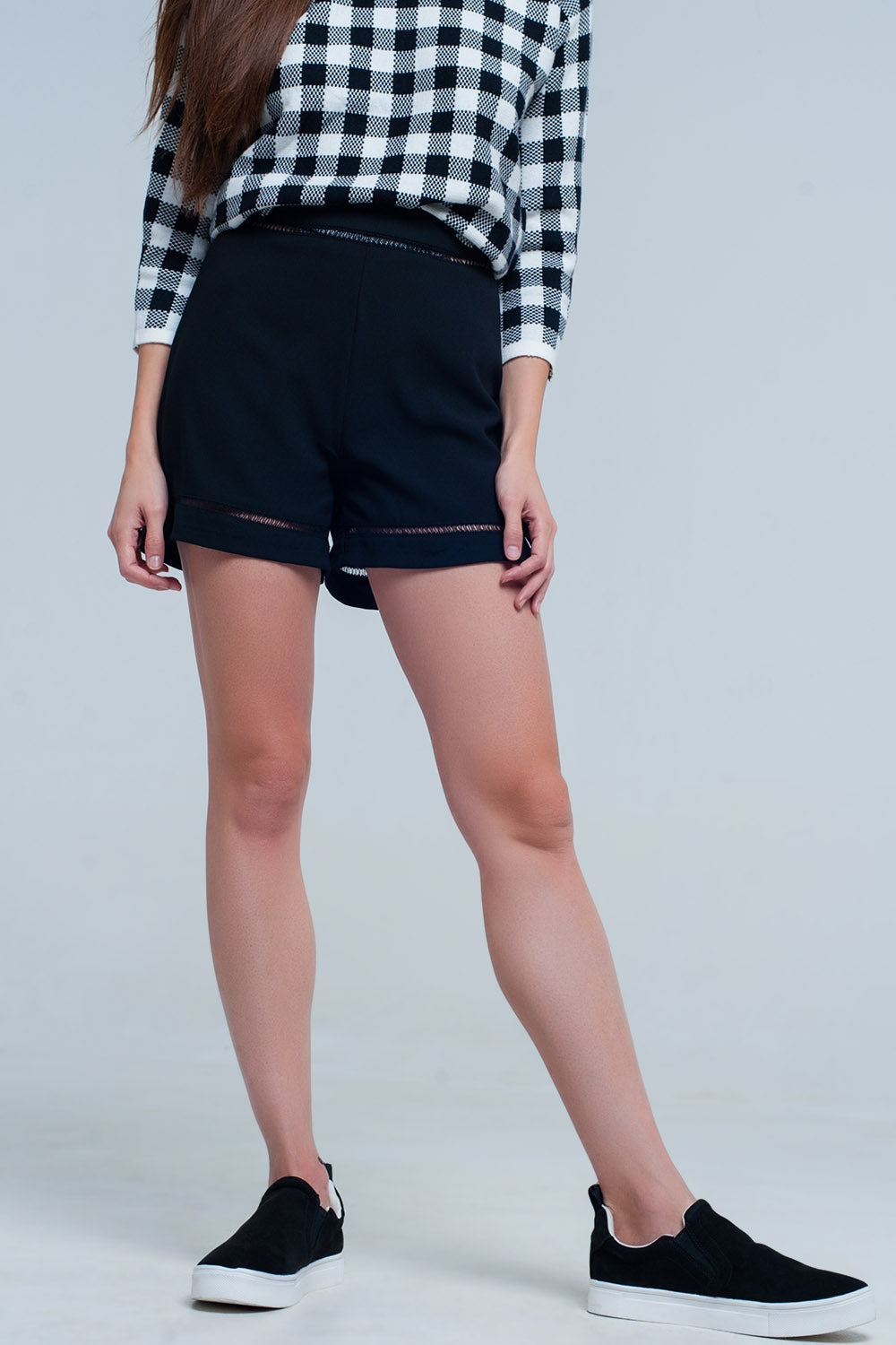 Shorts pretos com rendas