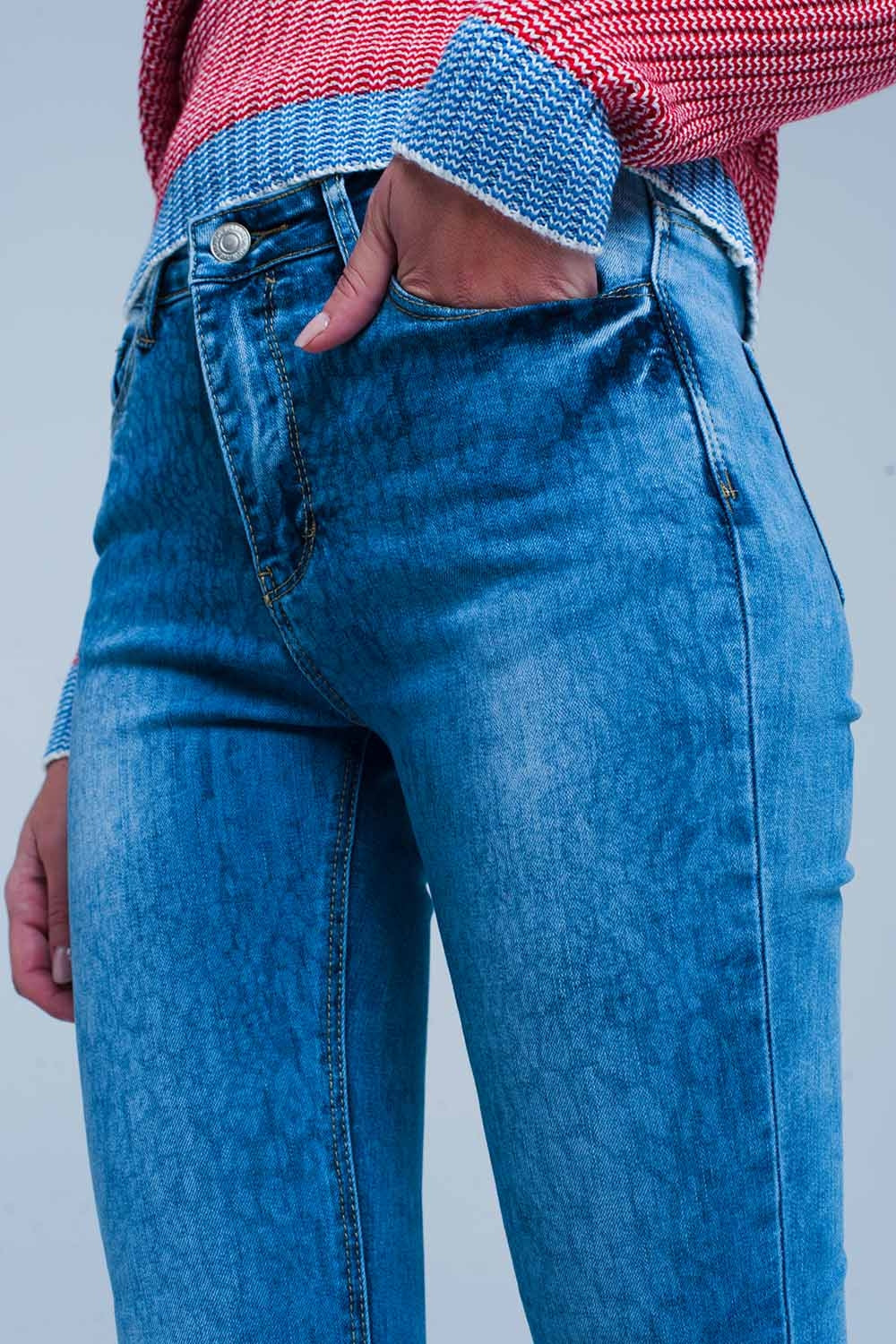 Calça de ganga skinny desgatada com estampa de leopardo
