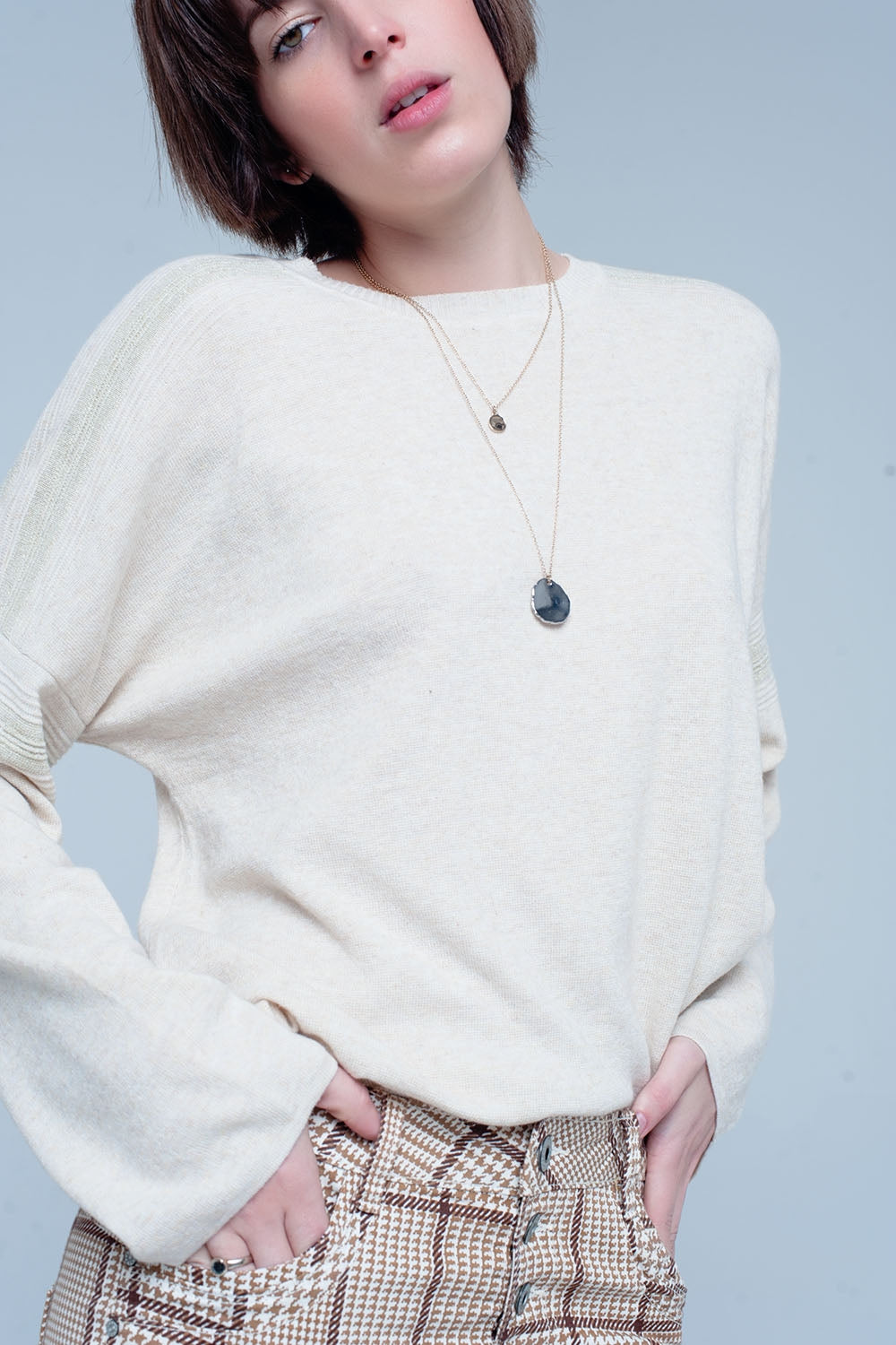 Camisola de malha fina bege com detalhes de brilho