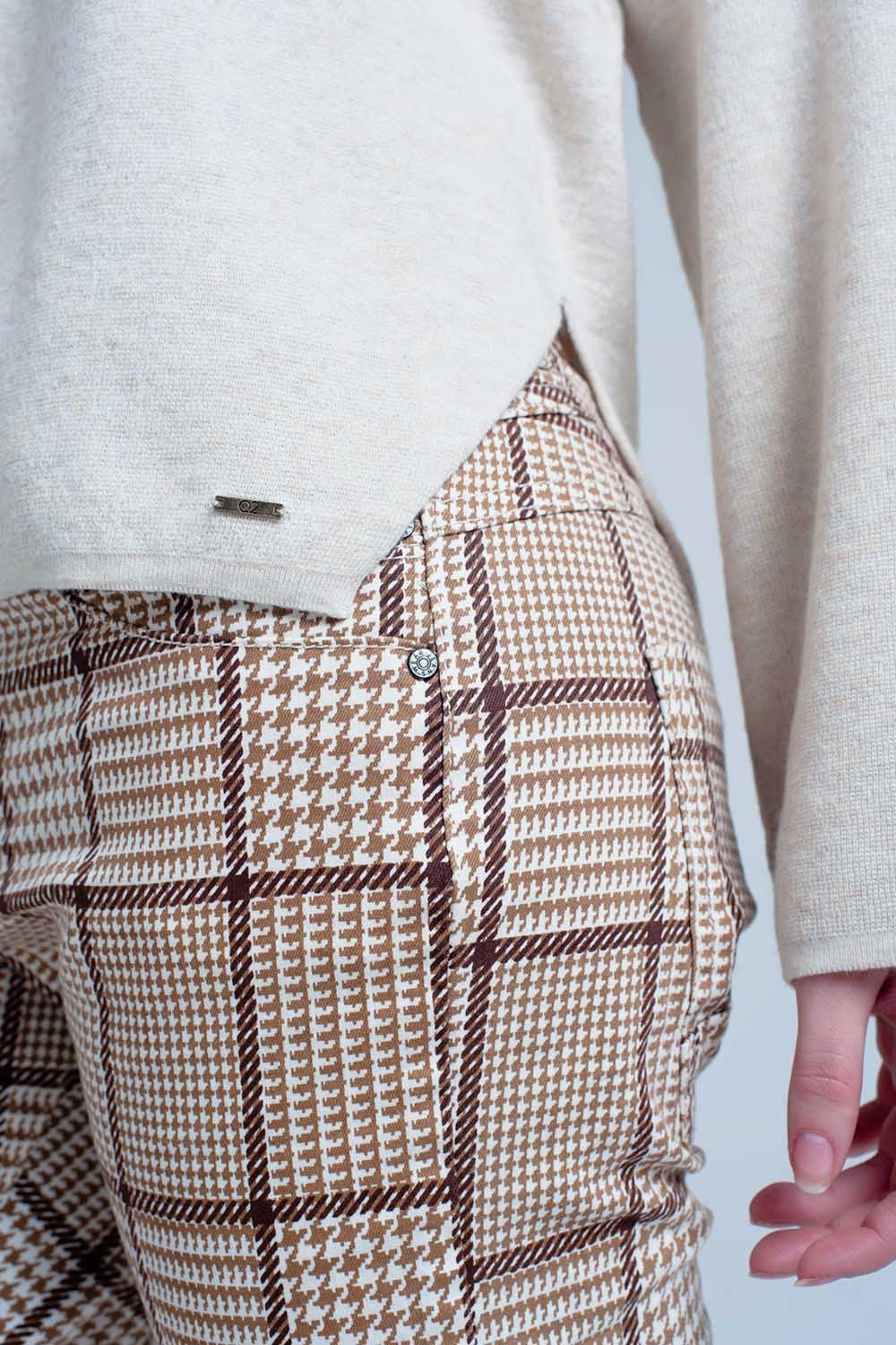Camisola de malha fina bege com detalhes de brilho