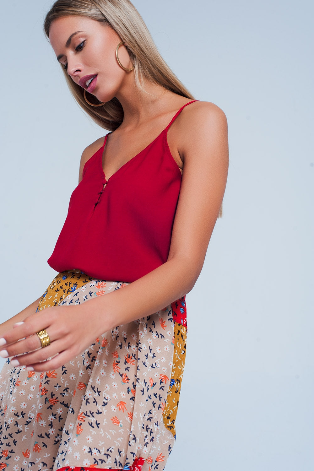 Saia vermelha comprida com estampado de flores