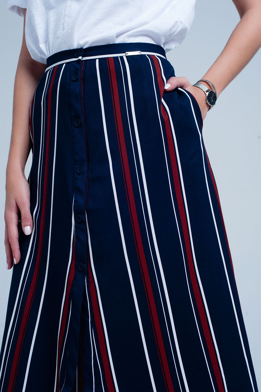 Saia midi listrada azul marinho