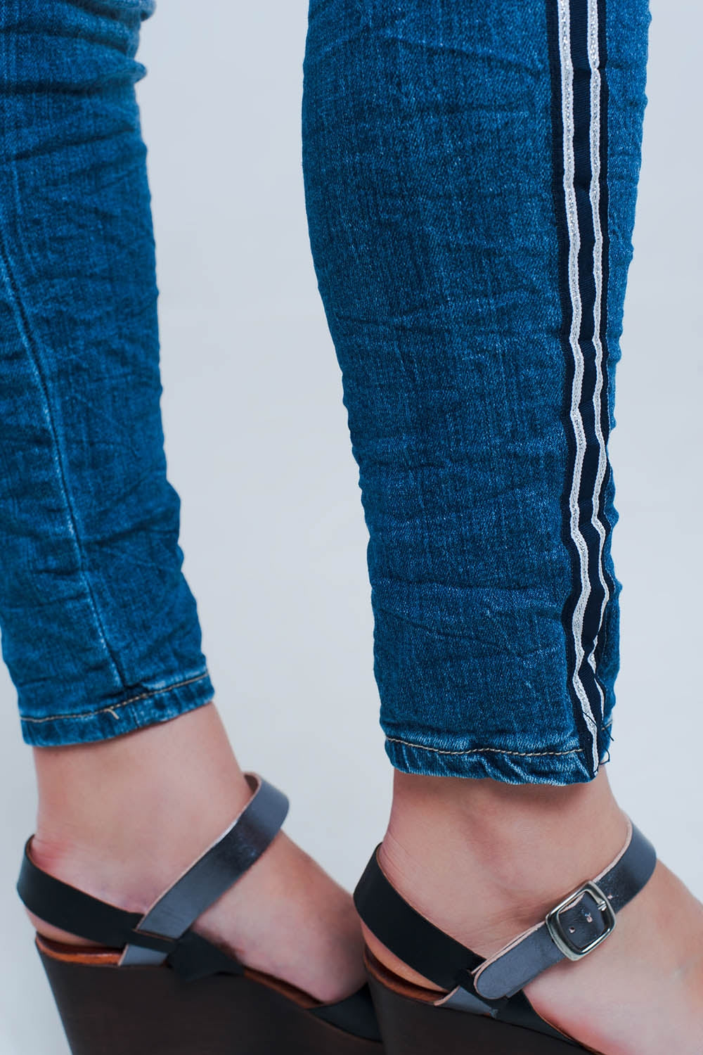 Calças de ganga skinny com listras na costura lateral
