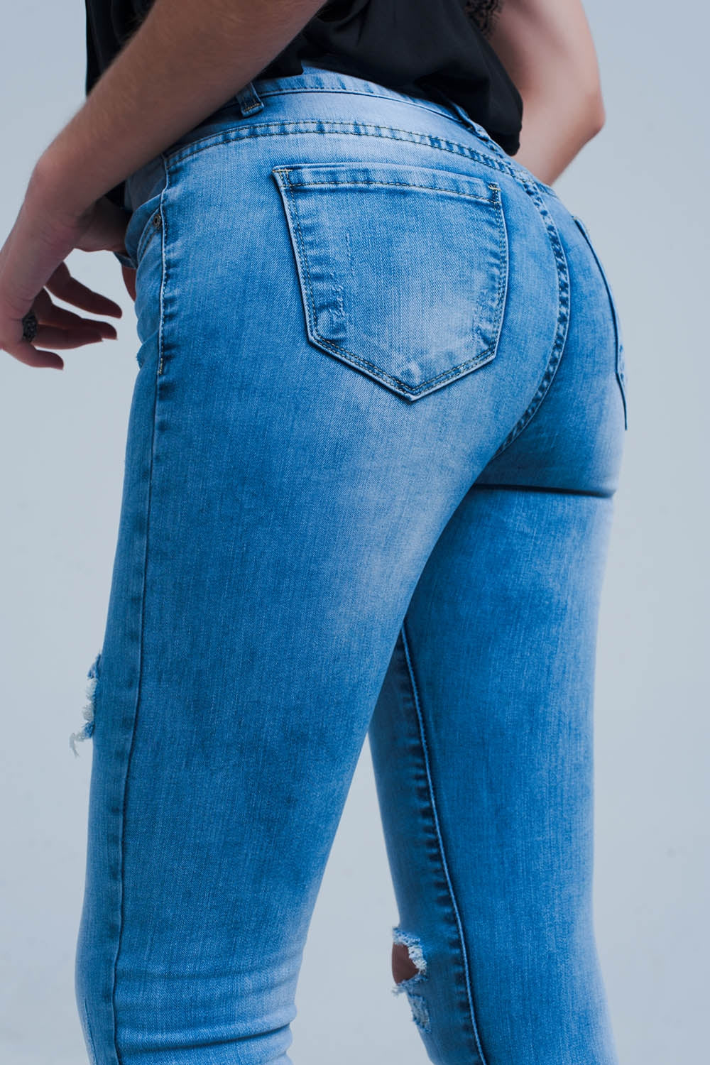 Calças de ganga skinny com efeito desgastado