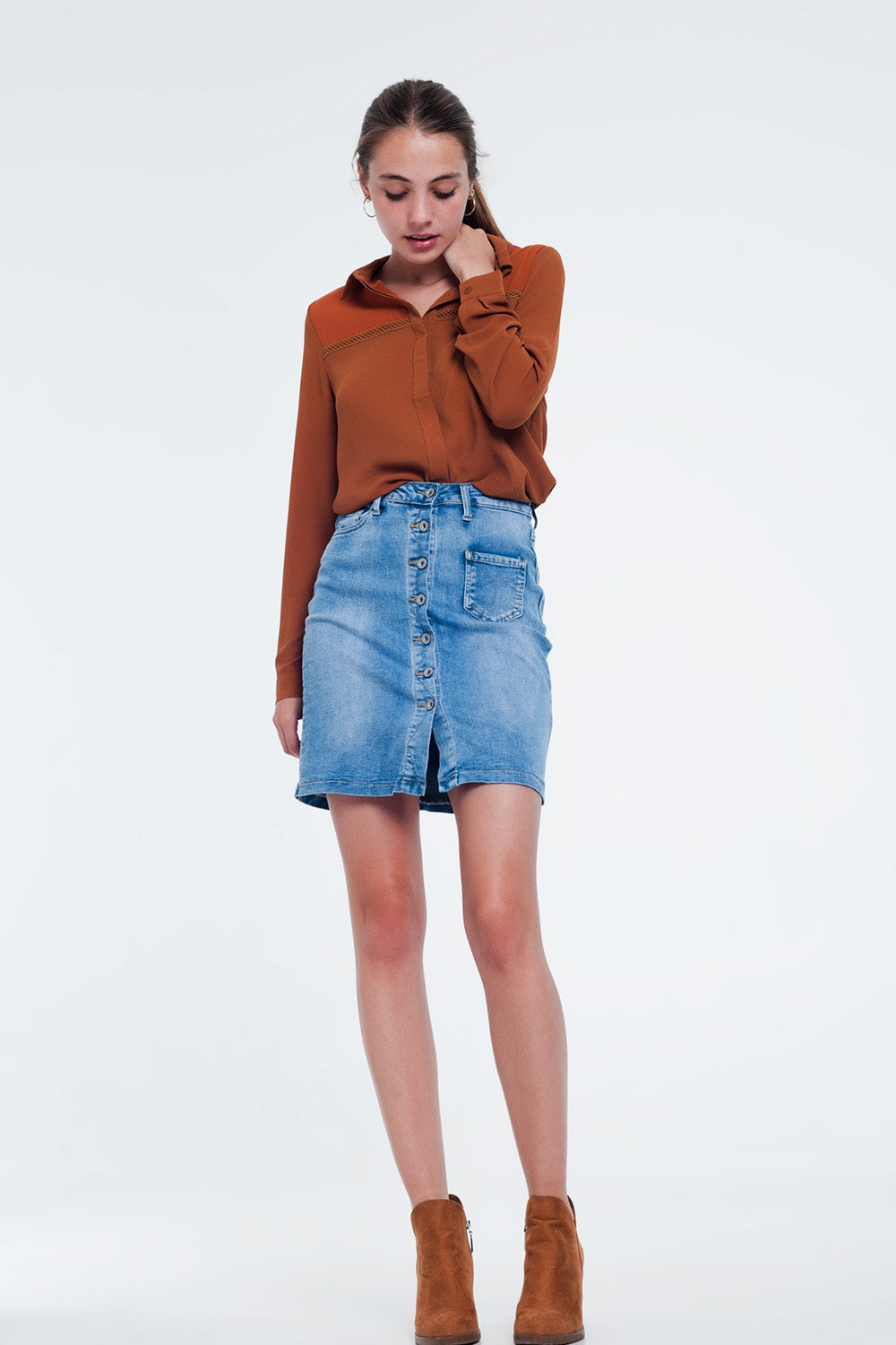 Blusa cor laranja com aplicação no peito