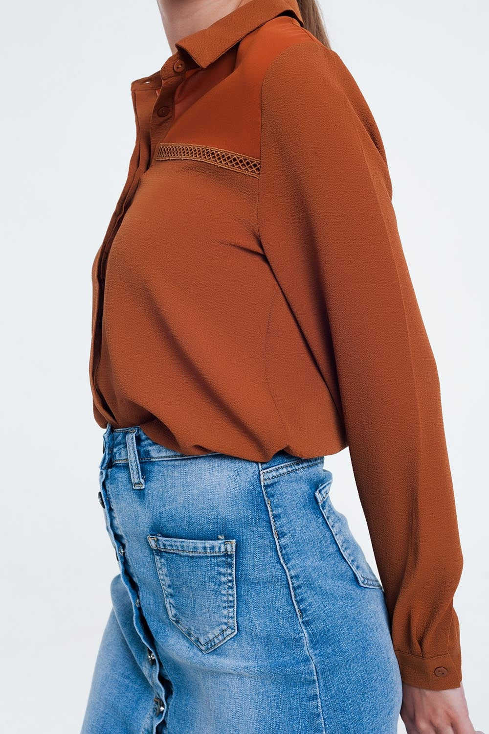 Blusa cor laranja com aplicação no peito