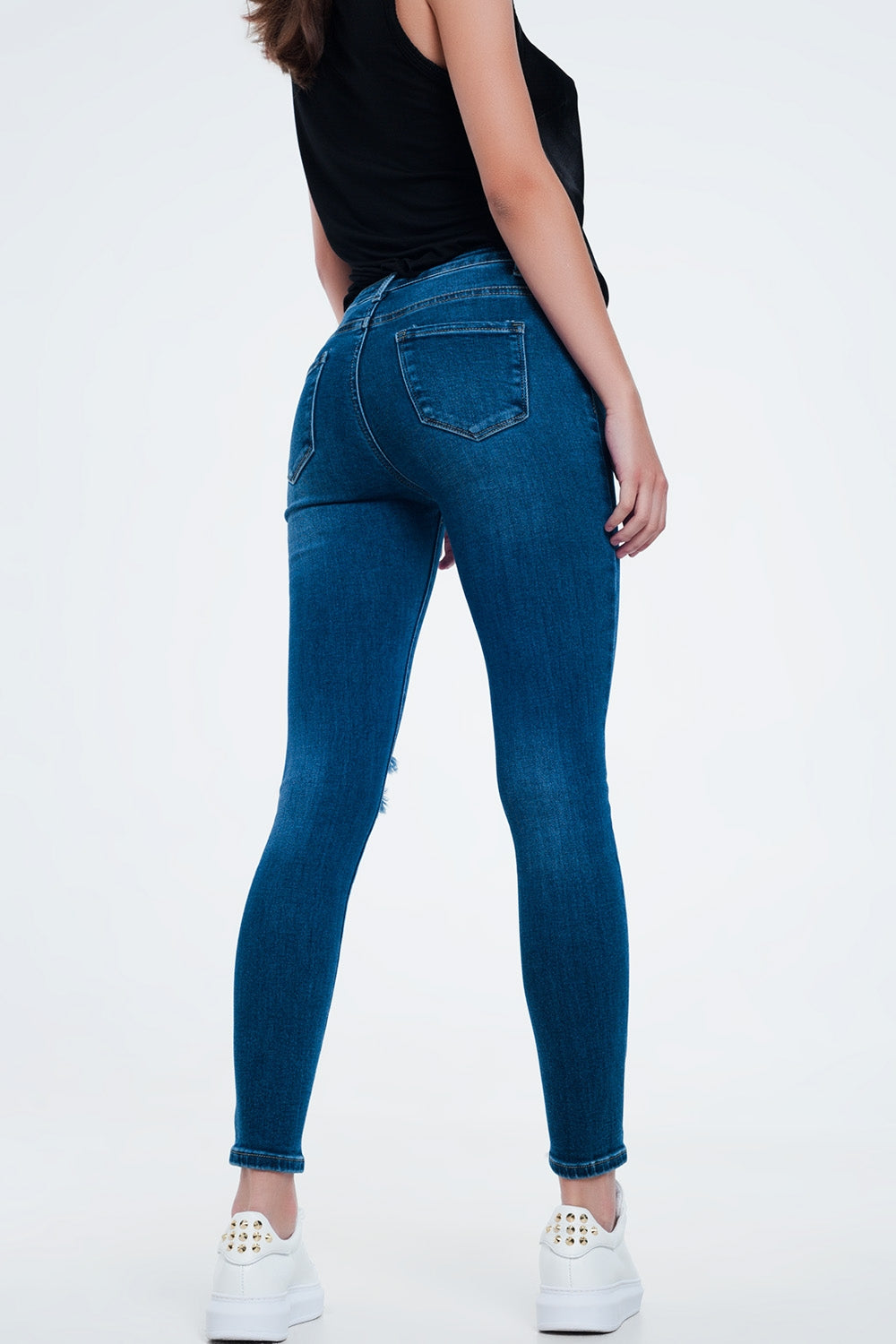 Calças de ganga skinny em apuramento ao meio da lavagem