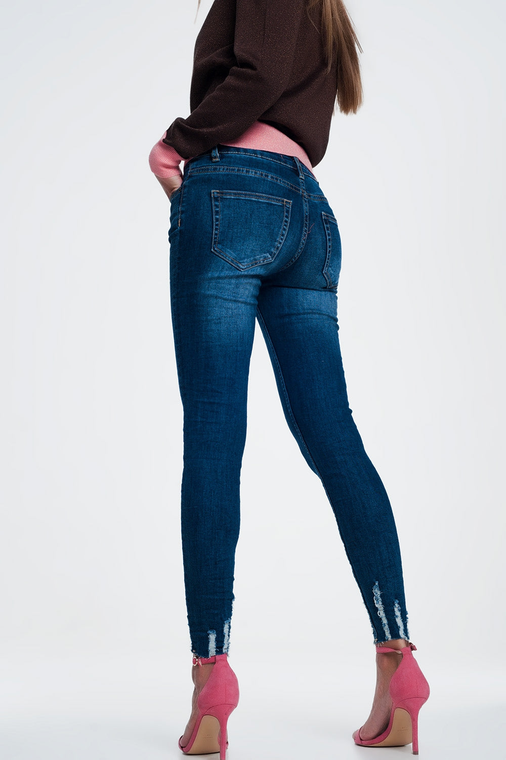 Calças de ganga skinny com bainha inacabada