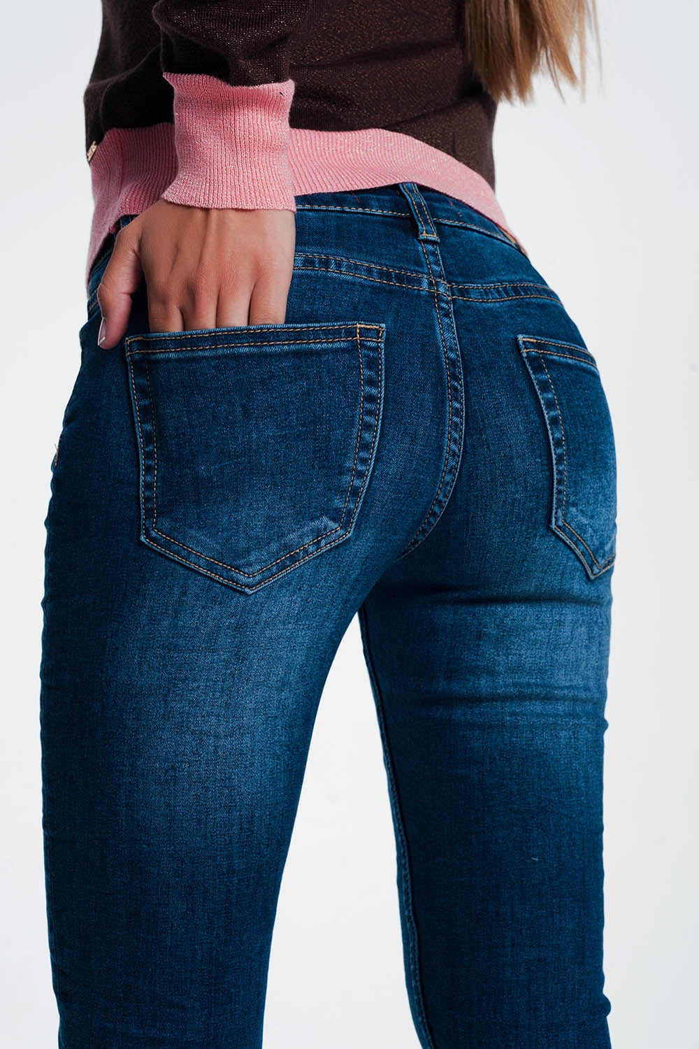 Calças de ganga skinny com bainha inacabada