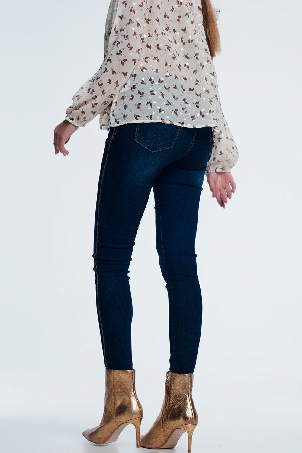 calças de ganga com detalhe linha lateral dourado