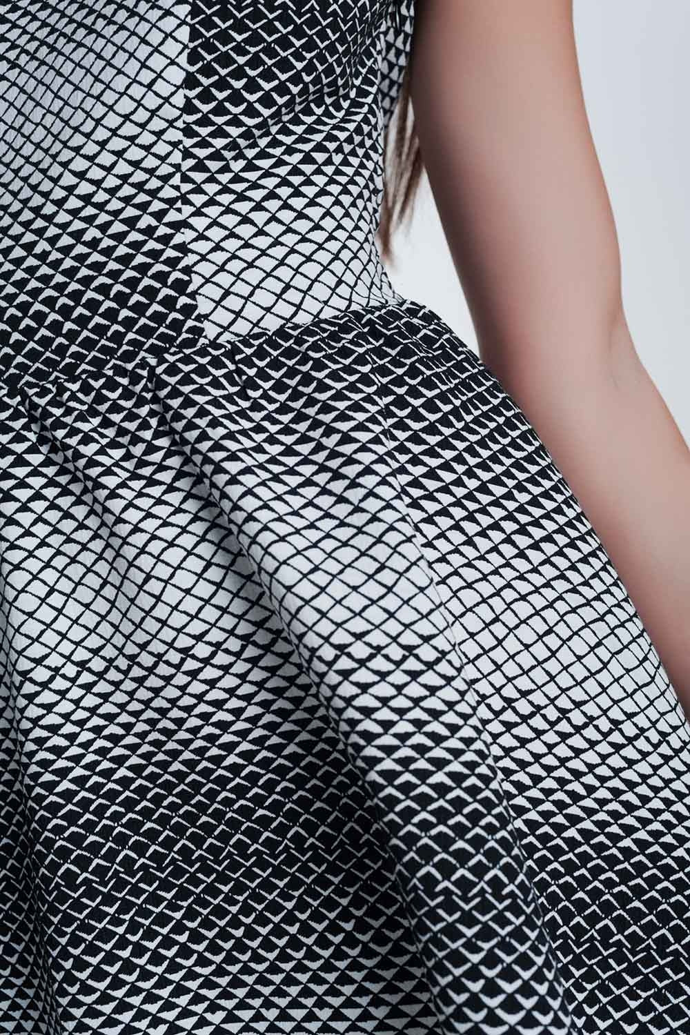 Vestido skater com alças pretas