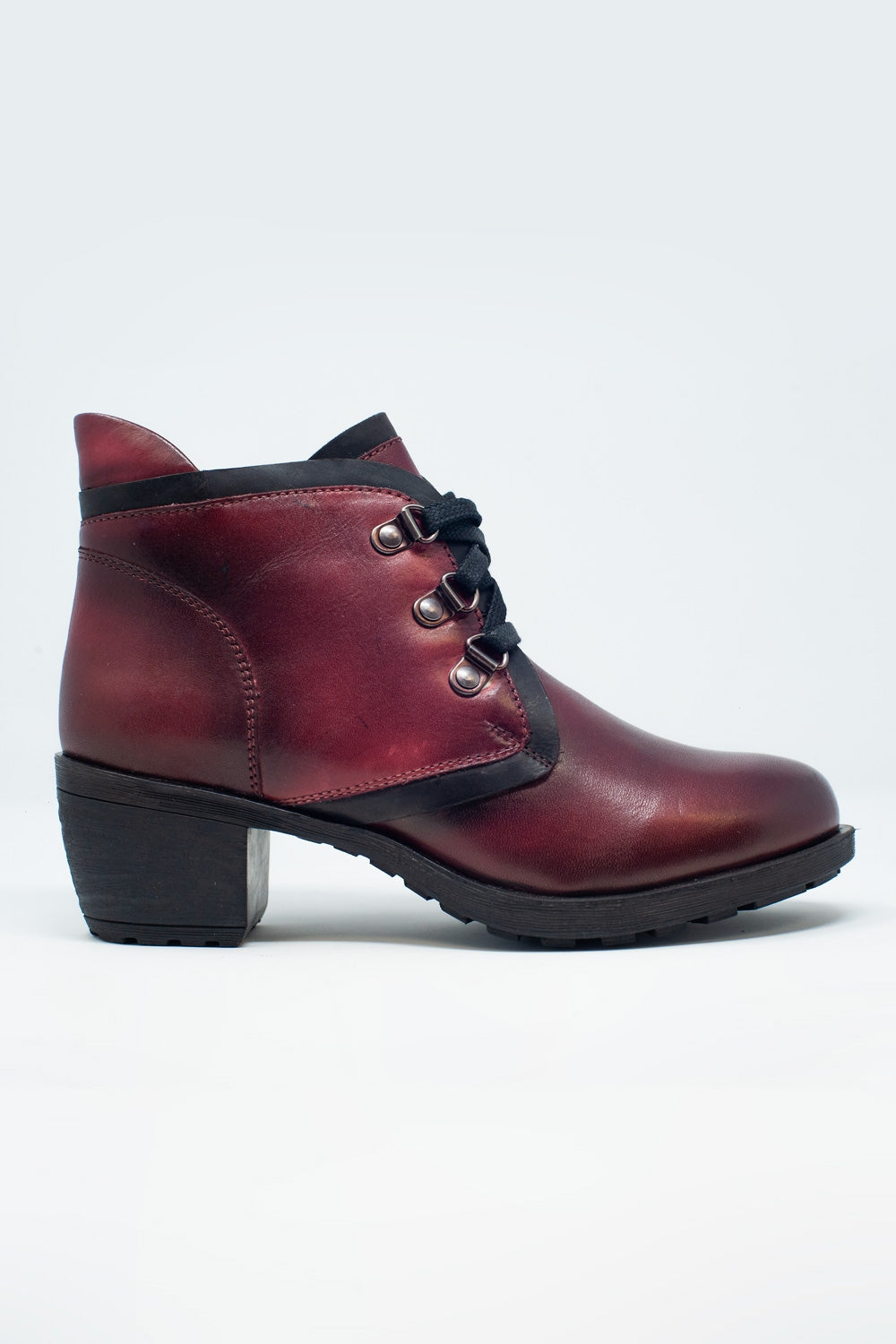 Botins com cordões em couro bordeaux