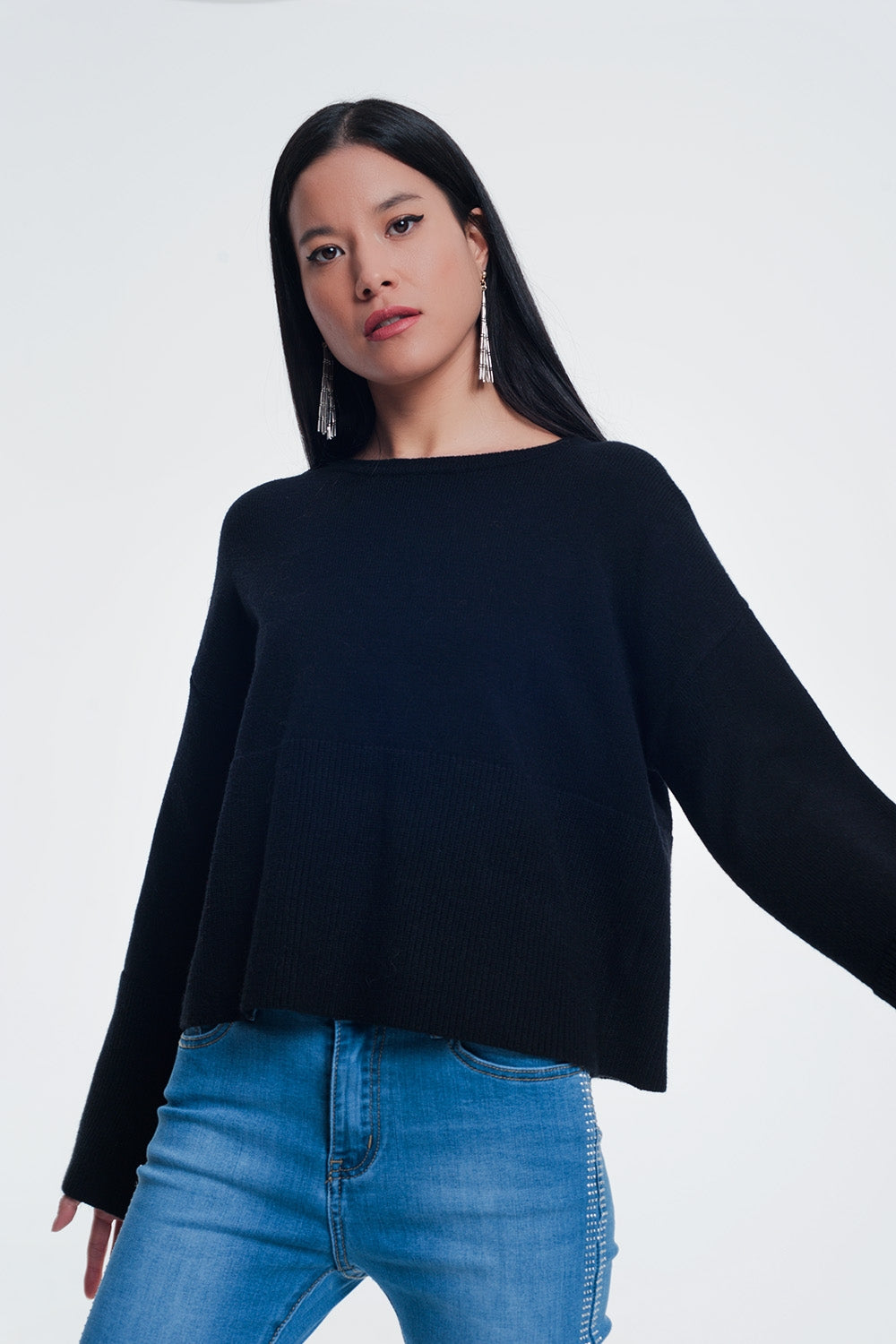 Camisola com detalhe de nervuras nas mangas cor preto