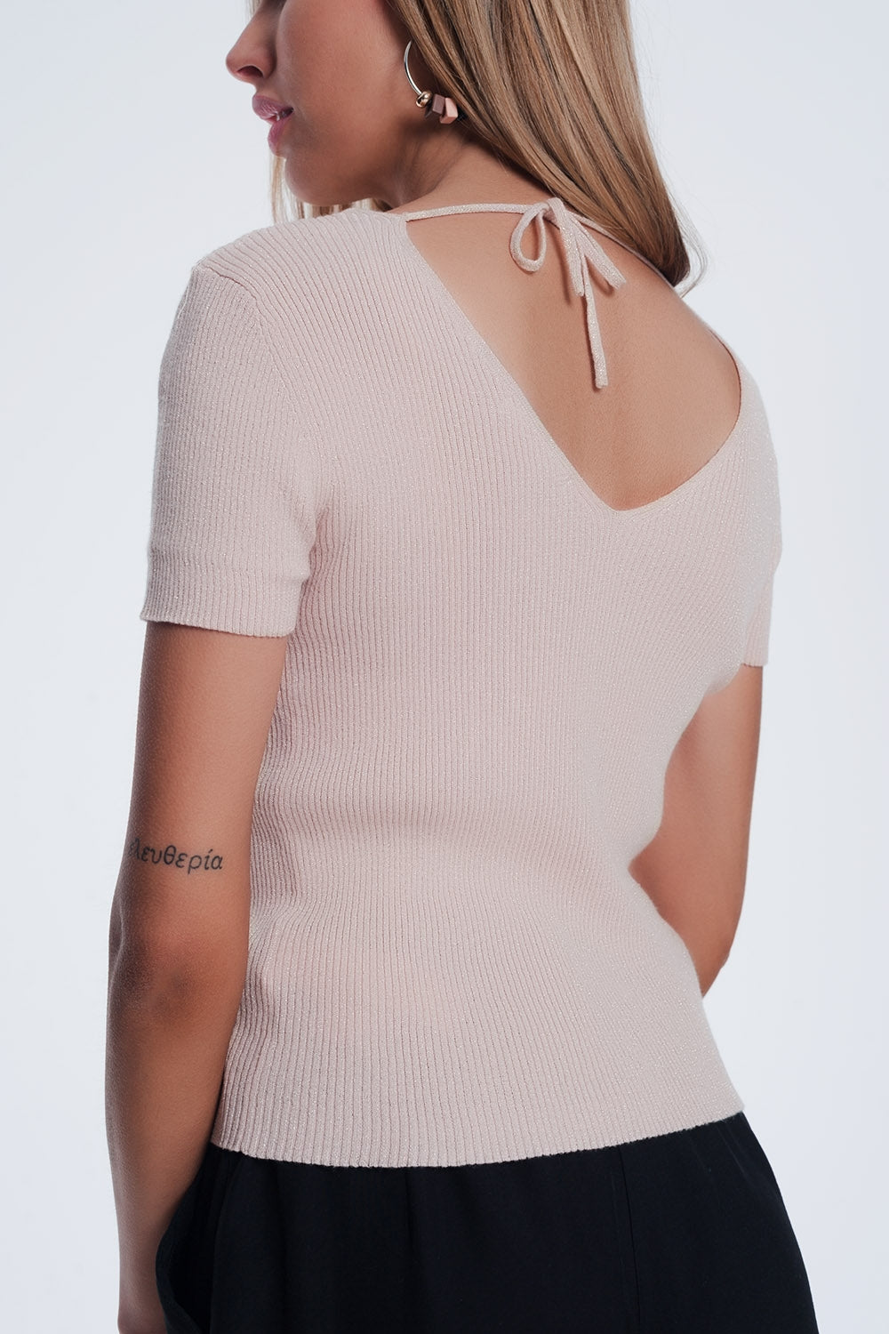 Camisola de manga curta gola v com nervuras finas rosa