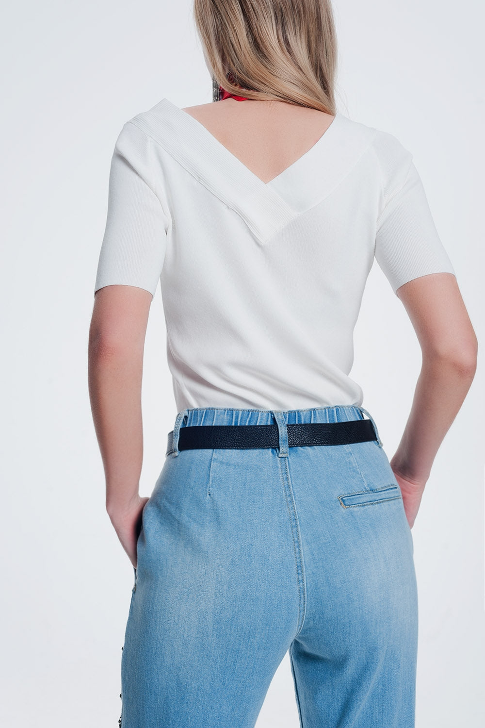 Camisola creme com decote em V